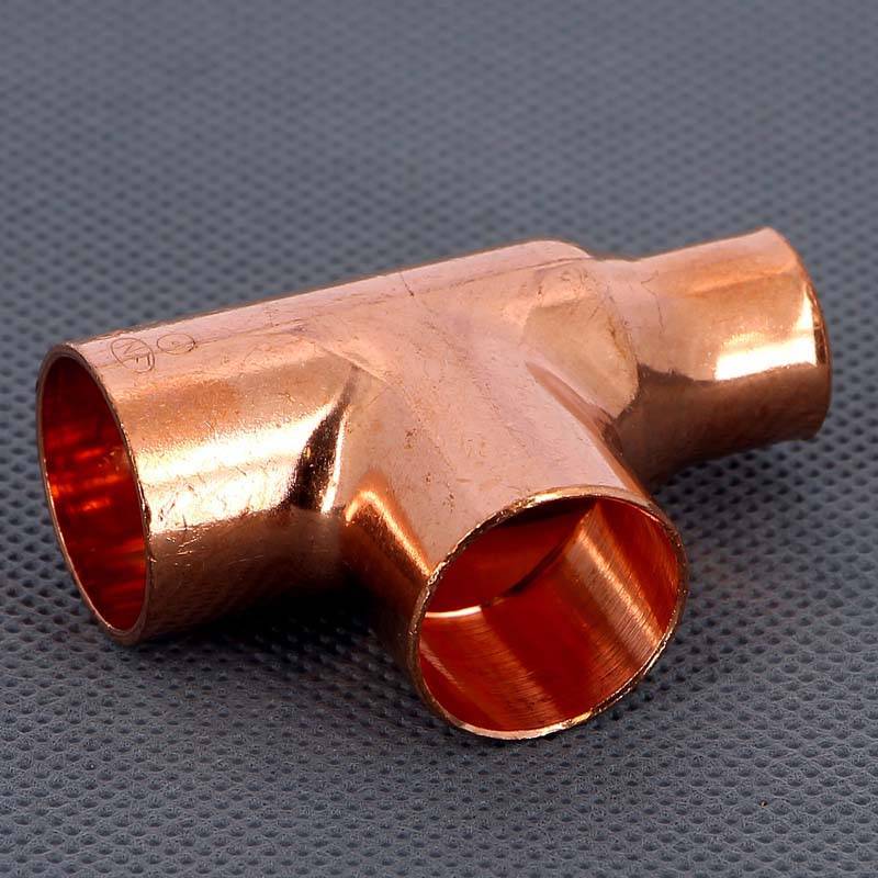 Vaut-il la peine d'utiliser des tuyaux en cuivre pour les pièges de la plomberie et les nuances d'installation à faire soi-même