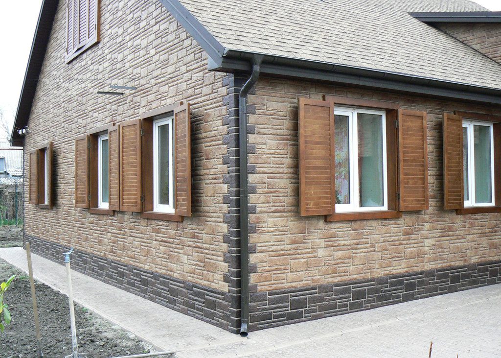 Comment gainer une maison de campagne ? 34 options de photos pour les maisons de revêtement à l'extérieur, caractéristiques de la décoration extérieure des maisons de jardin du pays