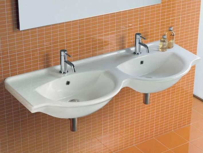 Lavabo intégré au comptoir de la salle de bain: les subtilités d'un choix et d'une installation compétents
