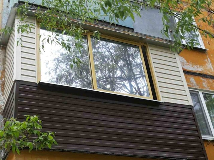 Vitres teintées sur le balcon: types de films, critères de sélection et caractéristiques d'installation