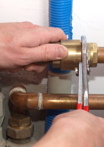 Raccords pour tuyaux métal-plastique : types, application, aperçu des meilleurs fabricants