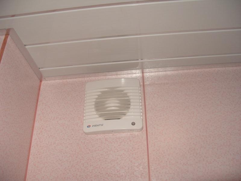 Hotte aspirante dans la salle de bain: règles de sélection et caractéristiques d'installation