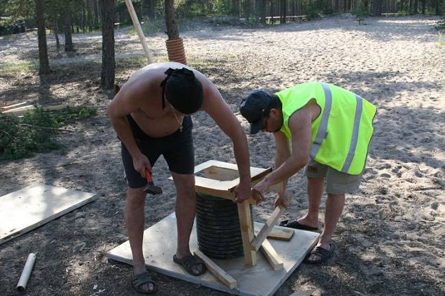 Comment fabriquer et installer une toilette pour une toilette de campagne autonome