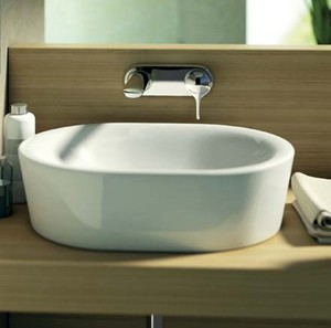 Évier suspendu sur le comptoir: caractéristiques de choix et d'installation