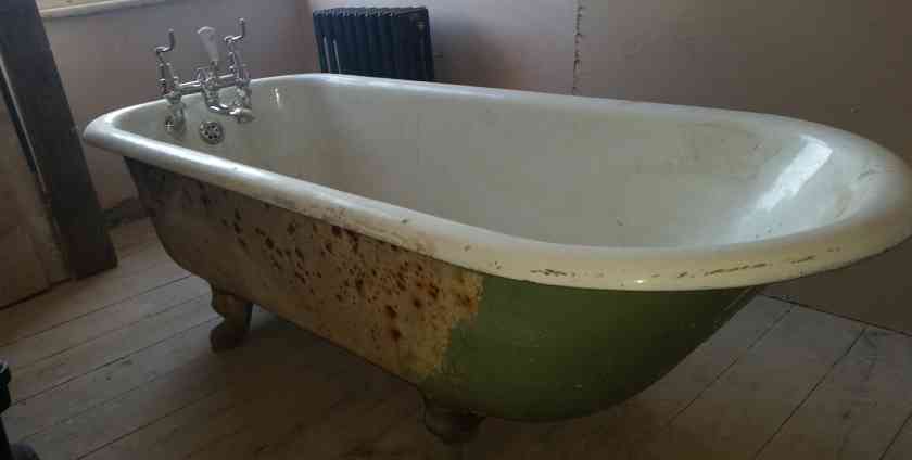 Comment et avec quoi peindre un bain en fonte - matériaux et technologie d'application