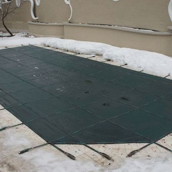 Comment préparer une piscine frame préfabriquée toutes saisons pour l'hiver ?
