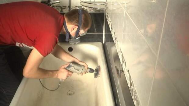 Restauration de baignoire à l'acrylique liquide : réparation de revêtement d'émail à faire soi-même