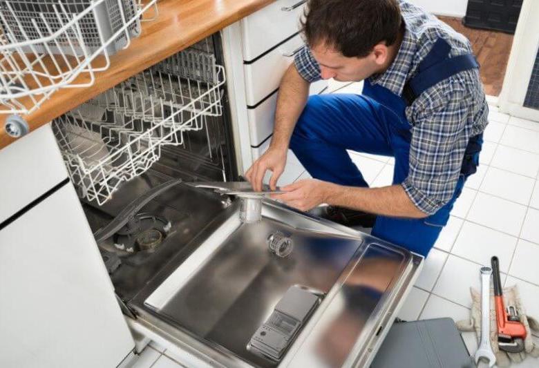 Pourquoi la cuisinière à gaz ne tient pas la flamme, le four s'éteint et le brûleur s'éteint : diagnostic des pannes et leur réparation