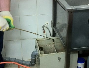 Nettoyage du bac à graisse : méthodes et outils