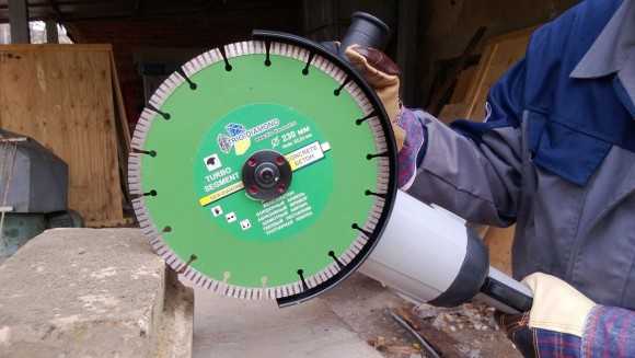 De quel côté mettre la molette de coupe sur la meuleuse