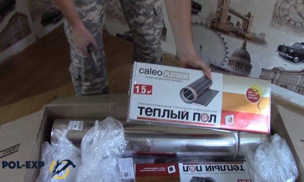 Chauffage au sol sous stratifié sur un sol en béton : nuances de design + notice de pose détaillée