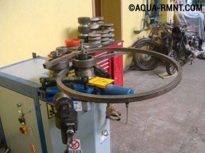 Comment plier un tube profilé: types de cintreuses de profilés et aperçu de 3 méthodes "manuelles"