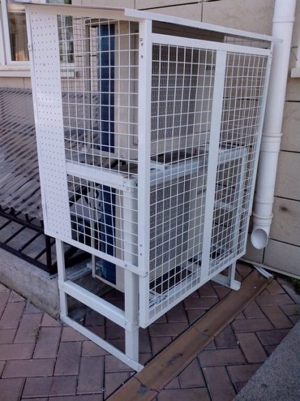 Visière pour le climatiseur: options pour protéger l'unité extérieure + aménager un auvent