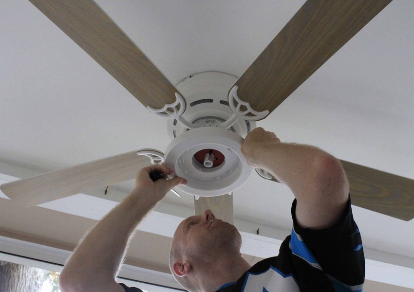 Hotte aspirante dans la salle de bain: règles de sélection et caractéristiques d'installation