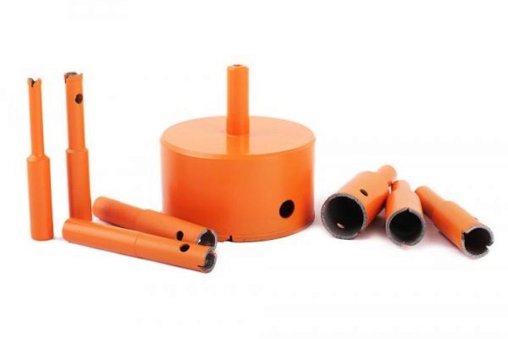 Un moyen simple d'assurer un mouillage de haute qualité de la couronne diamantée sur le carreau