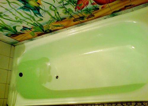 Acrylique de bain en vrac: sept compositions populaires pour la restauration + ce qu'il faut rechercher lors de l'achat