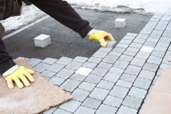 Comment poser correctement les dalles de pavage: pose des carreaux + instructions de travail