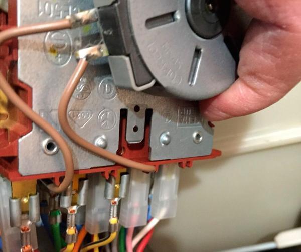 Comment démonter une machine à laver: les nuances du démontage des modèles de différentes marques