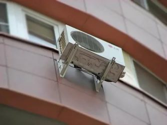 Installation d'un panier pour climatiseur sur la façade: instructions d'installation et détails des travaux