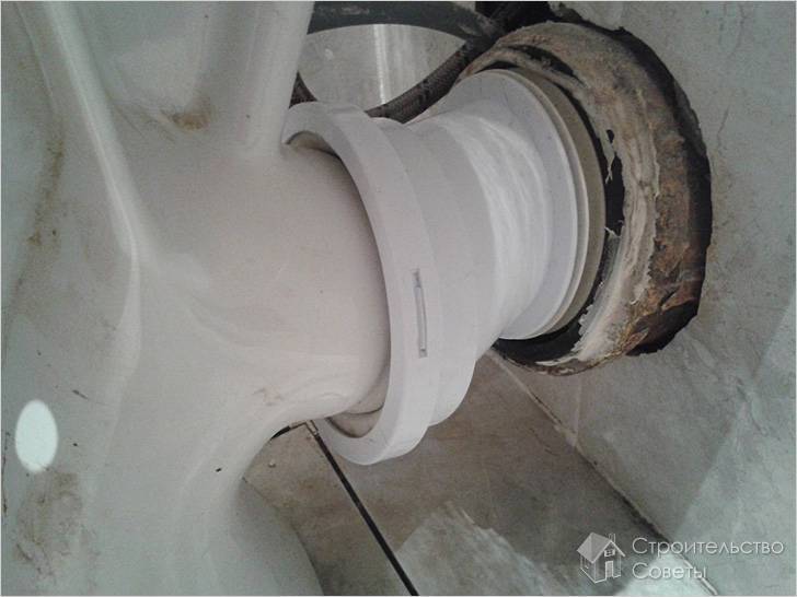 Manchette en caoutchouc pour la cuvette des toilettes (excentrique): règles d'installation et de connexion