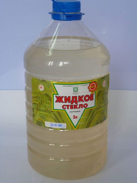 Comment fixer le lavabo de la salle de bain au mur: instructions détaillées pour la fixation