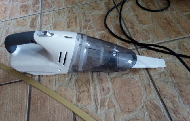 Présentation de l'aspirateur Bosch BBHMOVE2N : un appareil pratique pour les surfaces lisses