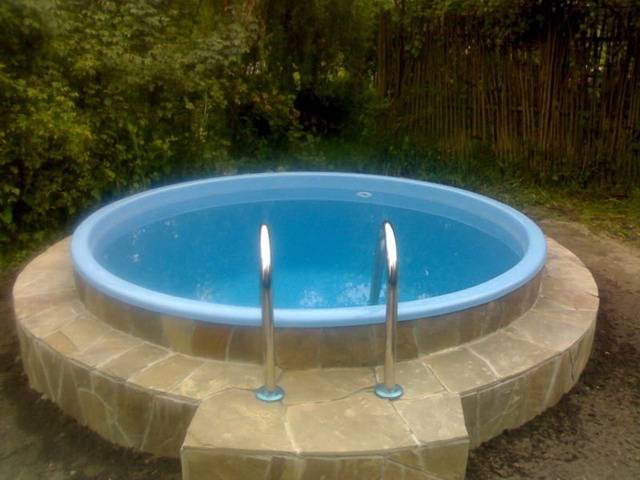 Comment faire une bonne piscine de ses propres mains: à quoi devrez-vous faire face lors de la construction?