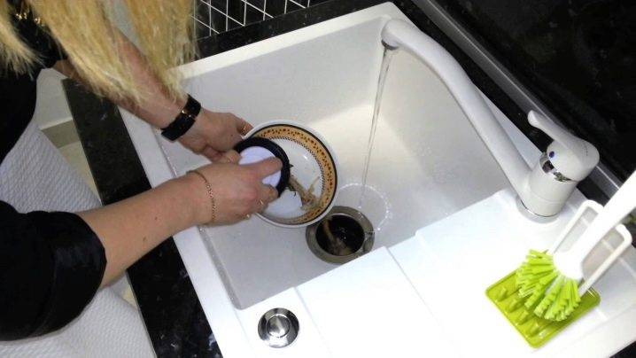 Comment éliminer un blocage dans l'évier: comment et avec quoi percer une zone bouchée dans le pipeline