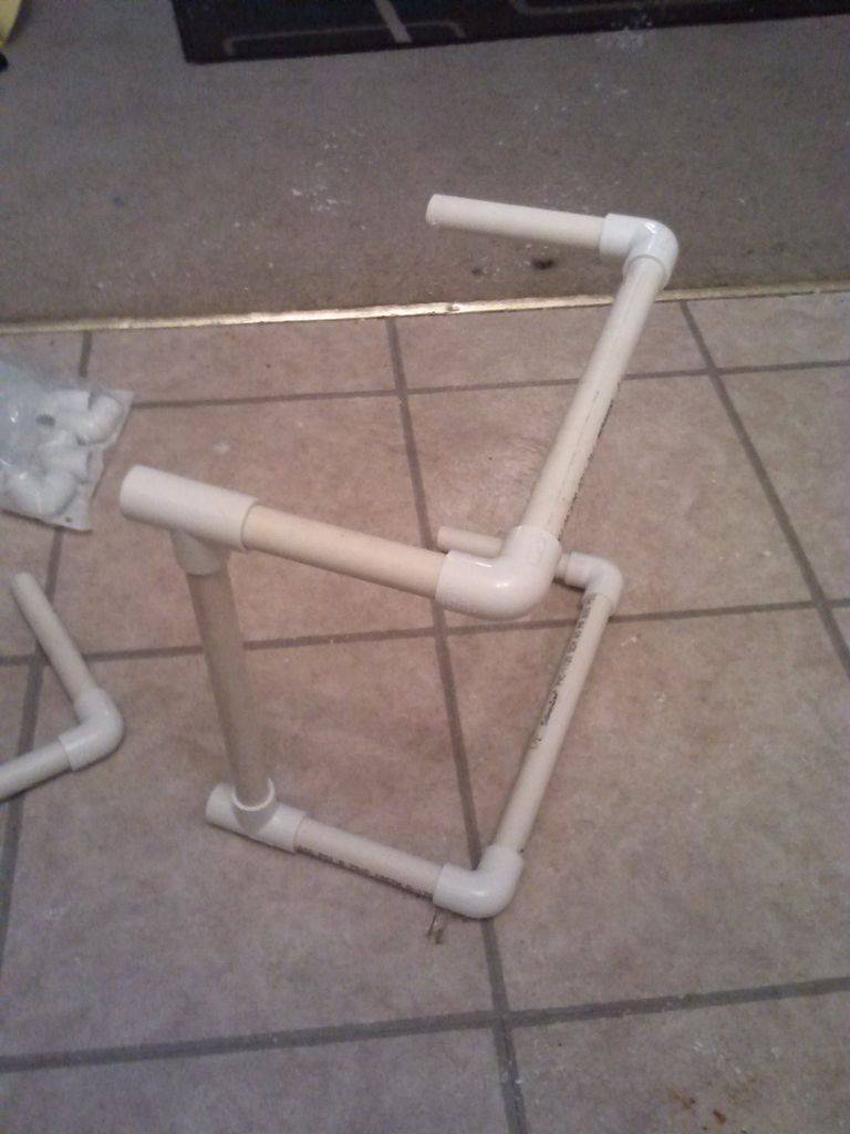 Meubles à faire soi-même à partir de tuyaux en pvc: idées d'étagères, de supports en tuyaux en plastique, de conception de table et de cintres