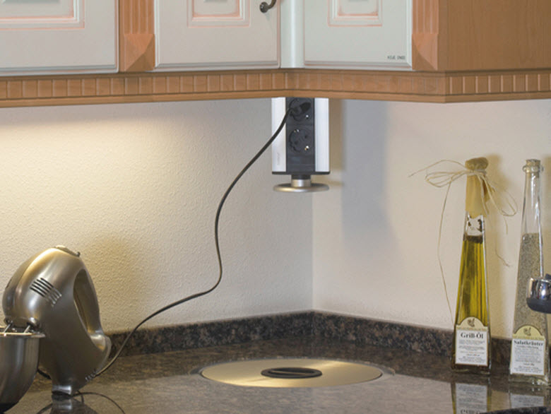 Prises à l'intérieur d'une cuisine moderne - où placer