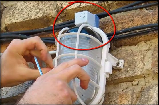 Capteurs de lumière extérieure TOP-5 pour allumer la lumière: les meilleurs modèles + les nuances de choix et de connexion