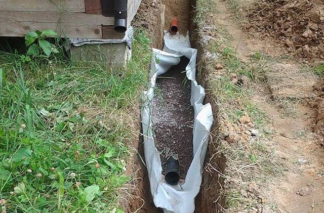 Comment faire le drainage d'une parcelle de jardin de vos propres mains: analyse de la technologie d'aménagement