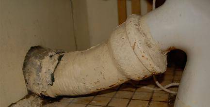 Comment remplacer une cuvette de toilettes: démonter l'ancienne et en installer une nouvelle de vos propres mains