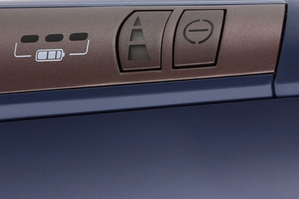 Test de l'aspirateur balai Delonghi xlr18lm r : un appareil élégant et léger pour un nettoyage express