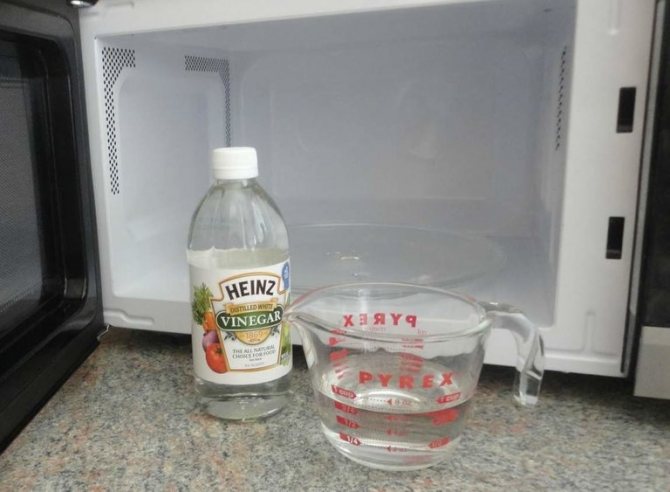 5 nettoyants pour micro-ondes simples mais efficaces