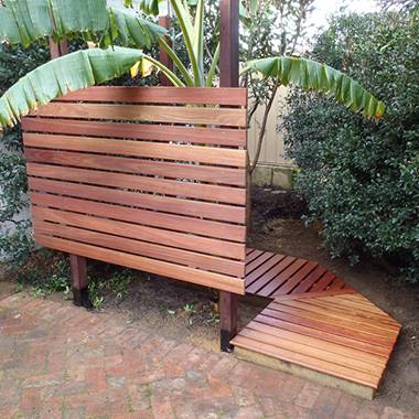 Construction d'une cabine de douche en bois pour une résidence d'été: instructions pas à pas tirées de l'expérience personnelle