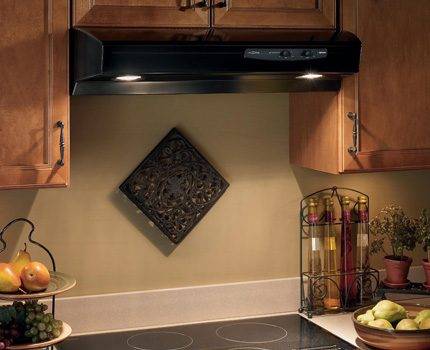 Comment connecter la hotte de la cuisine à la ventilation: un guide de travail