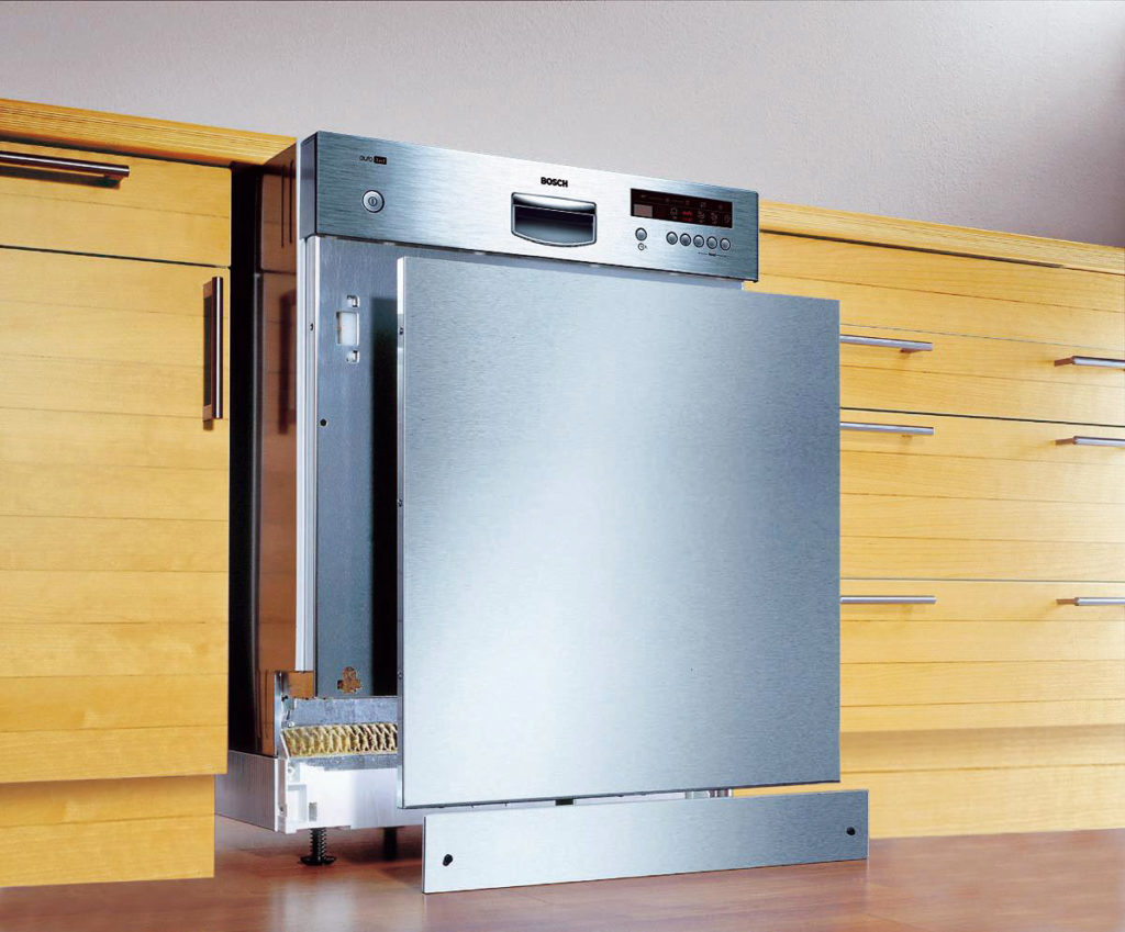 Comment encastrer un lave-vaisselle dans une cuisine finie : règles d'installation et de fixation