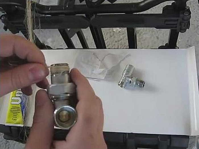 Procédés de raccordement de conduites de gaz et procédés de scellement de joints