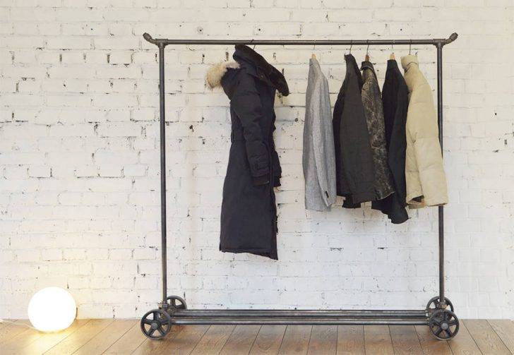 Cintre de sol en bois DIY : idées créatives + instructions de montage