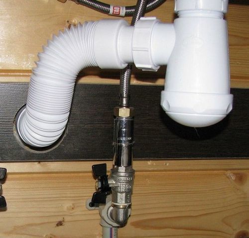 Raccordement des toilettes à l'égout sans ondulations