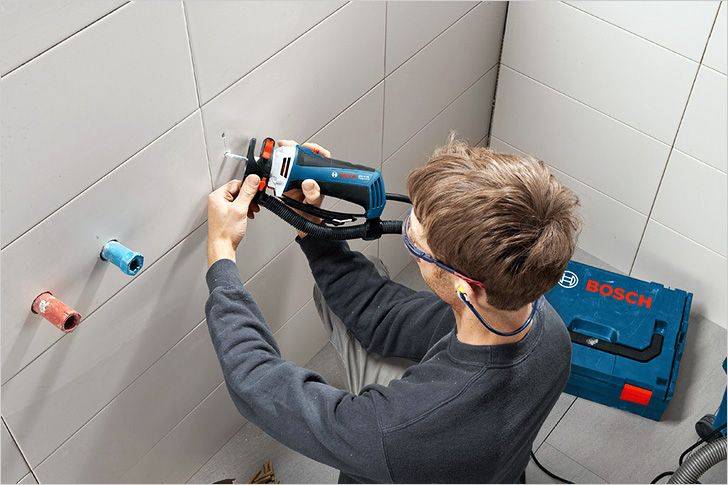 Comment percer du carrelage au mur ? comment percer un trou dans des carreaux de céramique, comment faire un trou et contrôler le processus de perçage