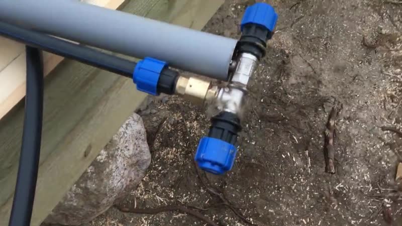 Comment s'écraser sur une conduite d'eau en plastique - nous expliquons dans l'ordre