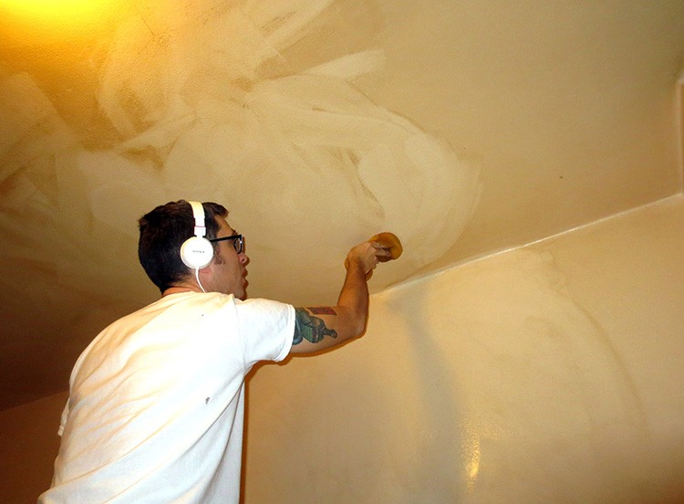 Comment et comment laver un plafond tendu mat