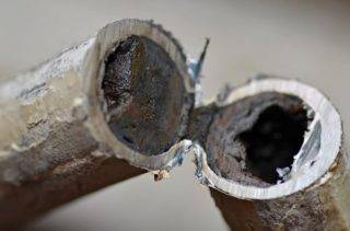 Rinçage hydropneumatique et test de pression du système de chauffage - technologie de travail