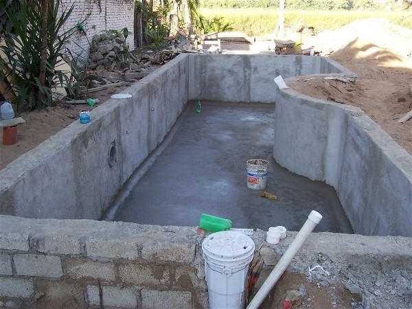Comment faire une piscine de vos propres mains: instructions étape par étape pour la construction