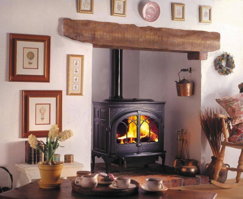 Organisation du chauffage des bâtiments multi-pièces à l'aide de poêles à bois