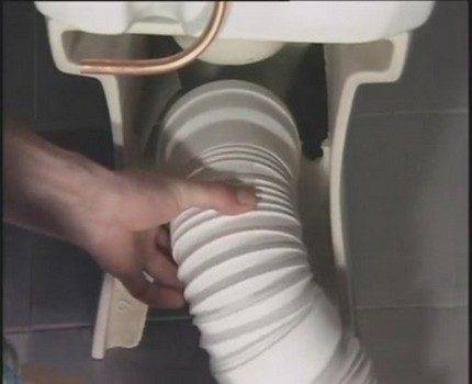 Aperçu comparatif du couvercle du bidet, de la tête du bidet et de la fixation du bidet et de leur connexion