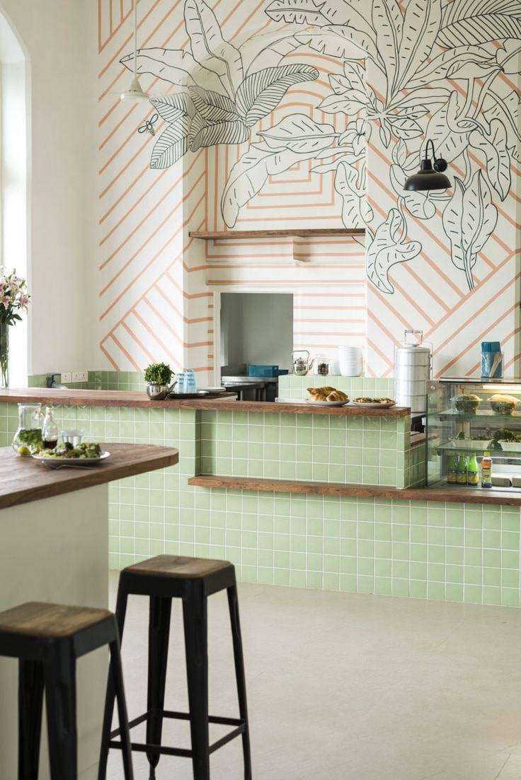 Papier peint pour une petite cuisine moderne : agrandir l'espace et capter la lumière