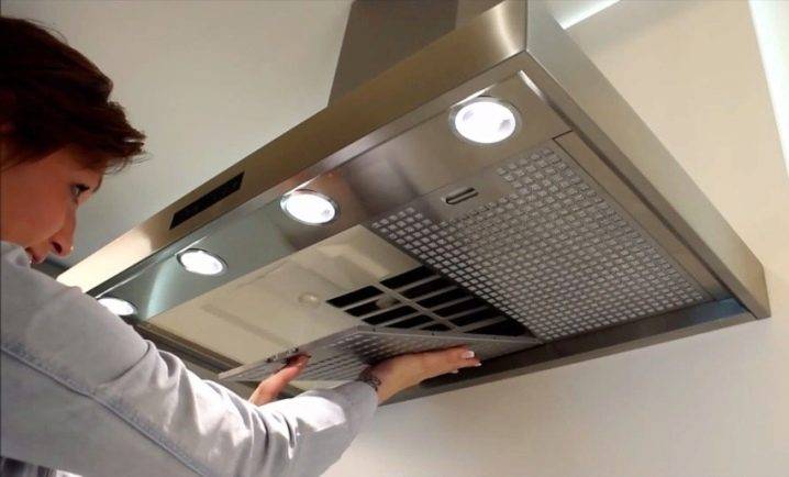 Filtres à graisse pour hotte: variétés, leurs caractéristiques et inconvénients + comment choisir